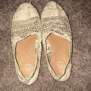 Lace flats